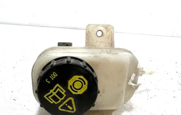 Brake fluid reservoir