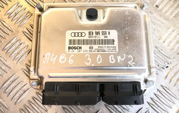 Audi A4 S4 B6 8E 8H Engine control unit/module 8E0909559H 1039S00521 0261207839