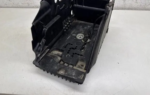 Volvo XC70 Battery box tray 31201029