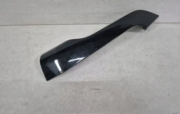 Front bumper splitter molding