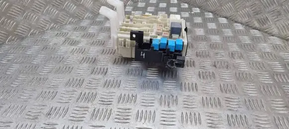 Toyota RAV 4 (XA30) Fuse module 8273042010