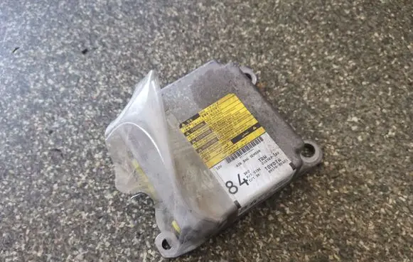 Toyota Avensis T250 Airbag control unit/module 8917005121