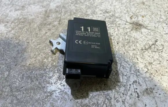 Toyota Auris E180 Other control units/modules 8976002111 MB1584003420