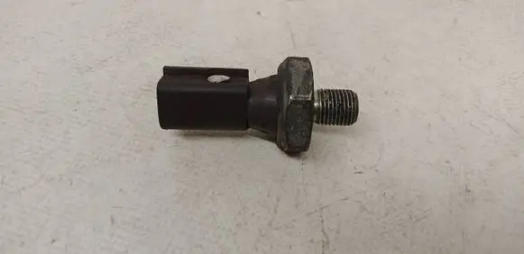 Volkswagen PASSAT B6 Oil pressure sensor 038919081