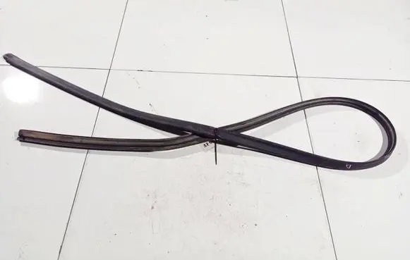 Opel Astra H Rubber seal front coupe door 24468573
