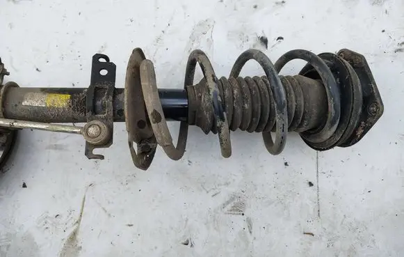 Front shock absorber with coil spring
