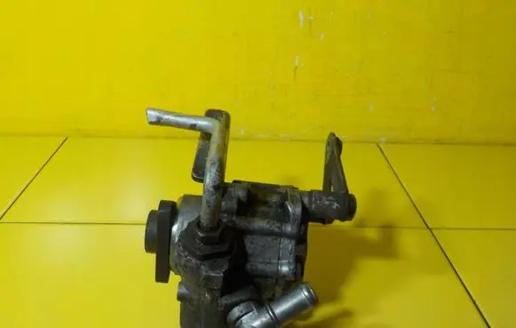 BMW X3 E83 Power steering pump 12SP33