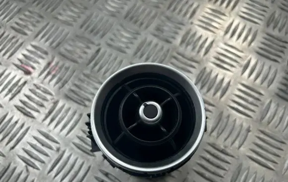 Rear air vent grill