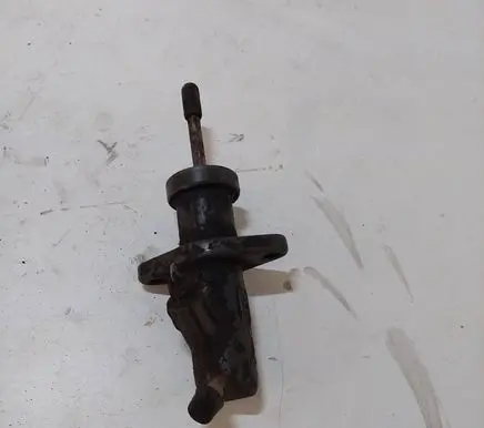 BMW 5 E39 Clutch slave cylinder 
