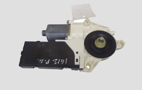 Renault Laguna III Front door window regulator motor 807310002R 978403101 0130822330
