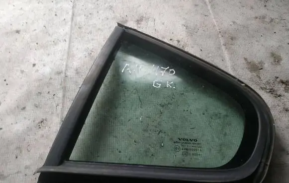 Rear vent window glass