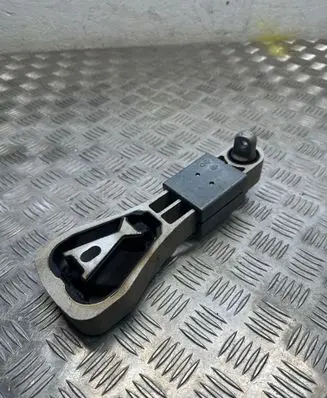 Volvo XC90 Engine mount bracket 31480552