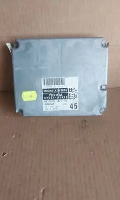 Toyota Avensis T220 Engine control unit/module 1752005521 8966105450 MB1752005521