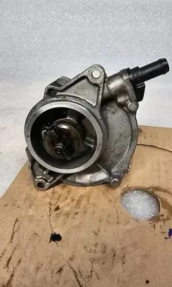 Audi Q7 4L Vacuum pump 057145100AC