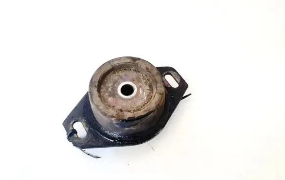 Peugeot 307 Engine mount bracket