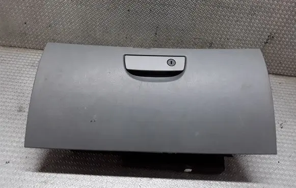 Chrysler 300 - 300C Glove box lid/cover 
