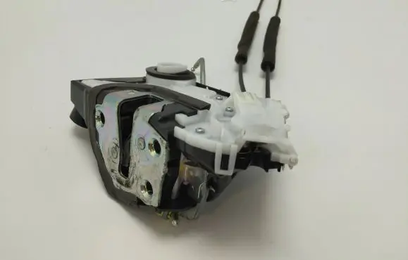 Toyota Prius (XW50) Front door lock T43-11160