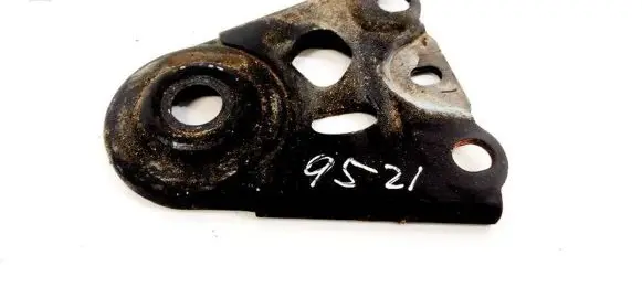 Volvo XC90 Engine mounting bracket