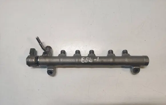 Volvo XC60 Fuel main line pipe 31303612