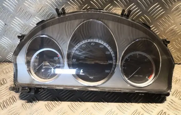 Mercedes-Benz C W204 Speedometer (instrument cluster) 2049004005 A2049004005
