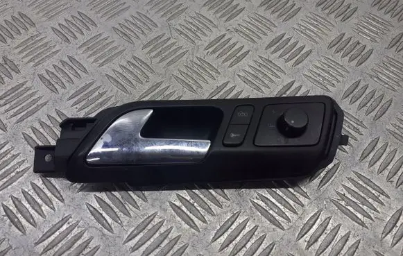 Volkswagen Polo IV 9N3 Front door interior handle 6Q1837247G