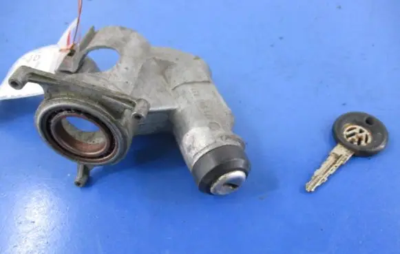 Volkswagen Jetta II Ignition lock 171905851