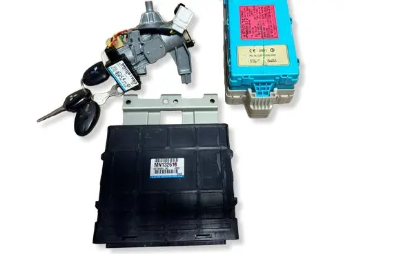 Mitsubishi Lancer Engine ECU kit and lock set MN132618 E6T34881H3 4802