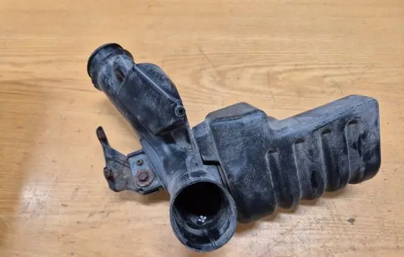Honda CR-V Air intake duct part RES30