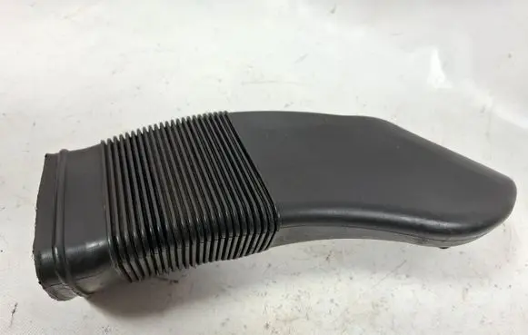 Volkswagen PASSAT B5 Air intake duct part 8D0129617E