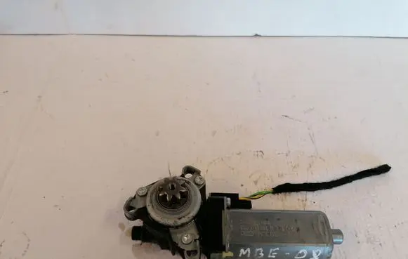 Mercedes-Benz E W211 Seat adjustment motor 0390203002