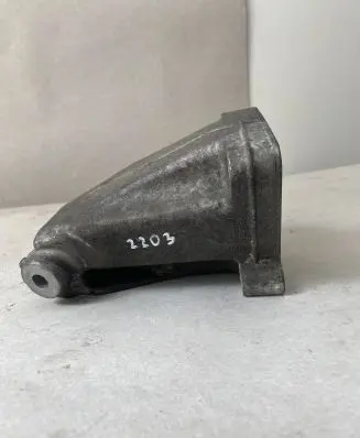 Mercedes-Benz S W221 Engine mounting bracket A6422230504 ENAC46000