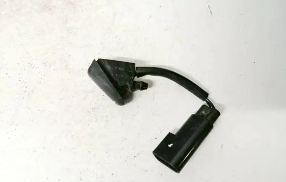 Ford Focus Windshield washer spray nozzle 