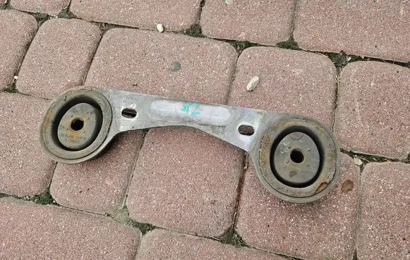 Opel Insignia A Muffler mount bracket/holder 13229794-