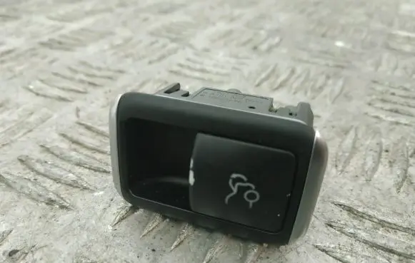 Mercedes-Benz E W212 Tailgate/boot open switch button A2079050051