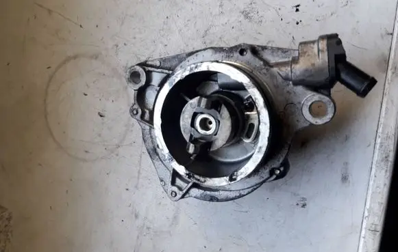 BMW 5 E39 Vacuum pump