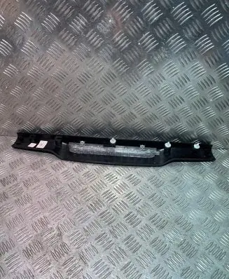 Mini One - Cooper F56 F55 Rear light center trim bar blend 7302706