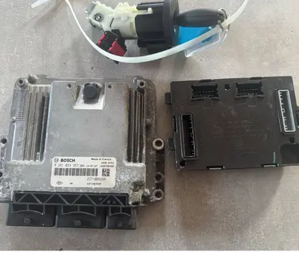Renault Trafic III (X82) Engine control unit/module 0281033357