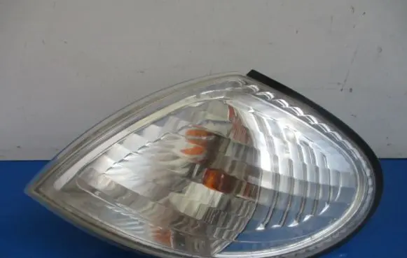 Nissan Almera Tino Front indicator light