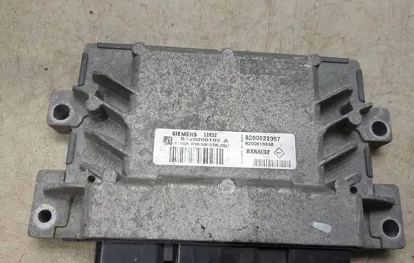 Renault Clio III Engine control unit/module S120200105 8200522357 8200510536