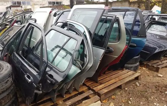 Mitsubishi Pajero Pinin Rear door