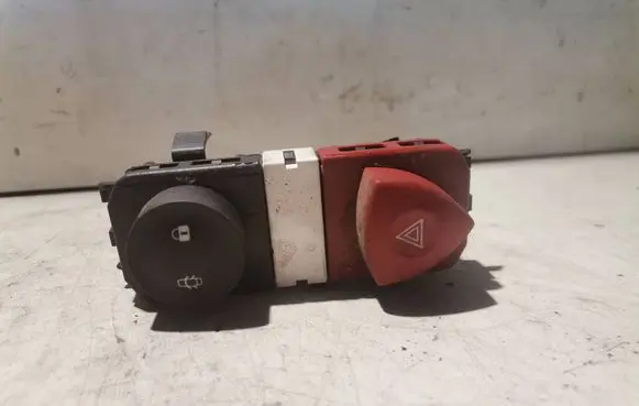 Renault Megane II Hazard light switch 8200109723 8200107808 8200095493