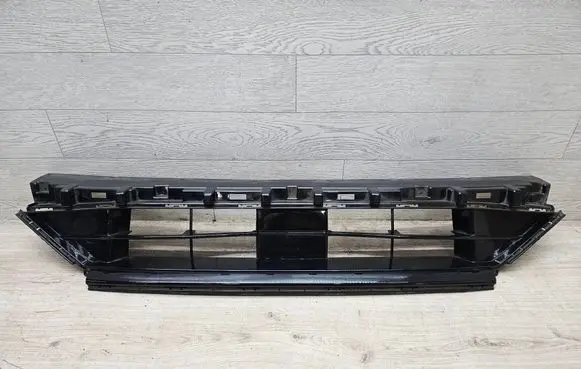 Ford Focus Front bumper lower grill LV4B17K945S