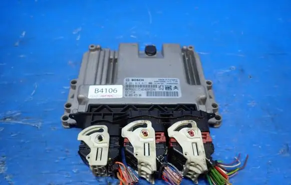Citroen C4 II Engine control unit/module 9666729580 9805947380 0281019817