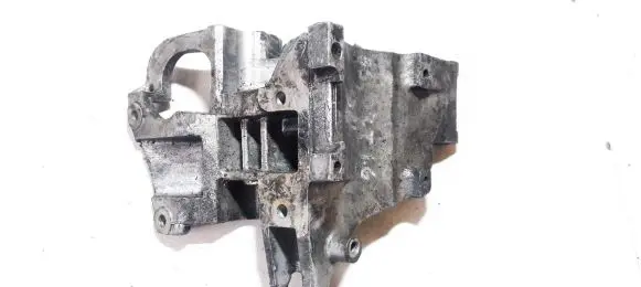 Ford Escort Engine mounting bracket 958F10337AB