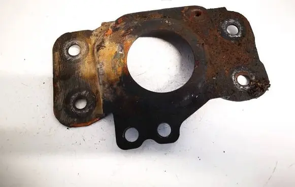 Volvo XC70 Engine mounting bracket 30784277