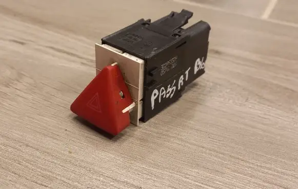 Volkswagen PASSAT B6 Hazard light switch 3C0953509A