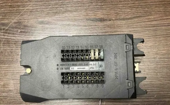 Mercedes-Benz Vito Viano W639 Fuse box set 5400650 08501002