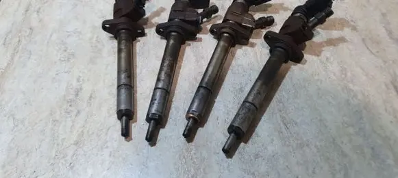 Volvo V50 Fuel injector 9657144580