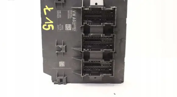 Volkswagen PASSAT B7 Central body control module 