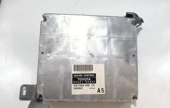 Toyota Avensis T250 Engine control unit/module 8966105A53 MB1758004900